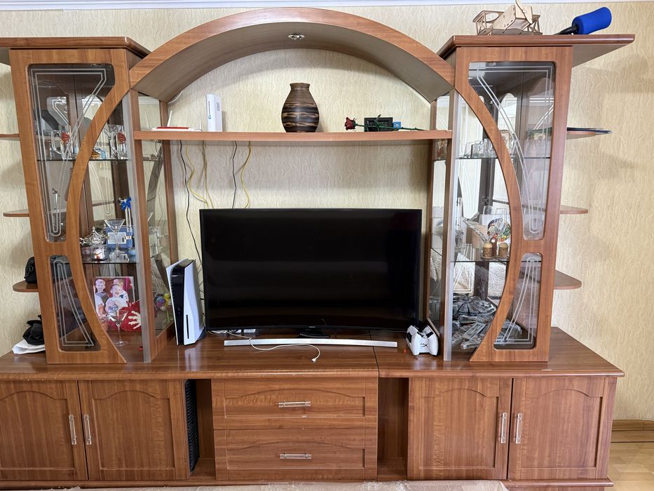 Отдаю стенку в зал