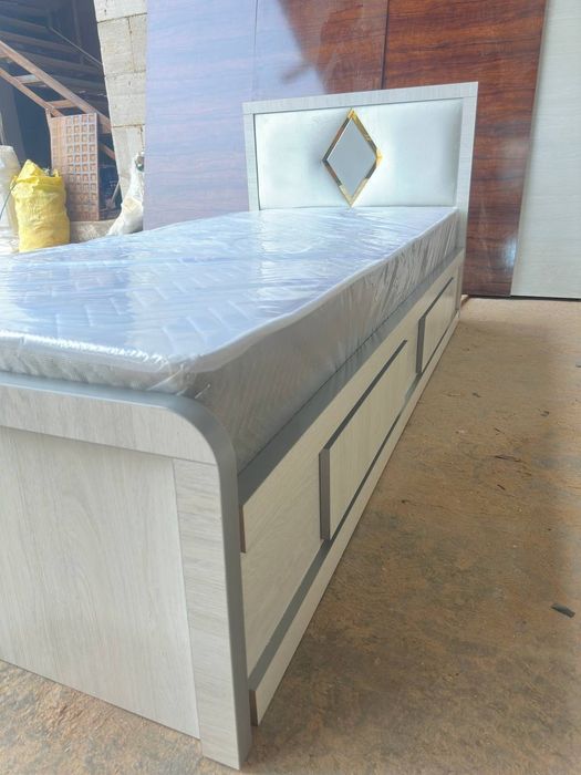 Xaytek kravat, nevklassika kravat, divan, yotoq, kalovot, spalni, bir