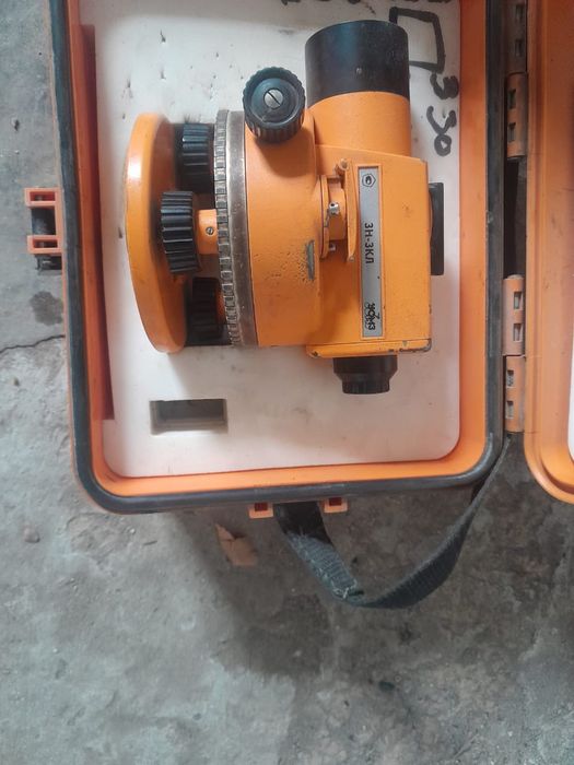 Нивелир продам срочно