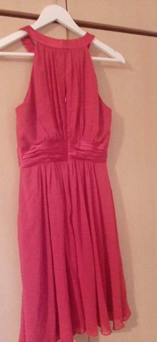 Червена, елегантна рокля