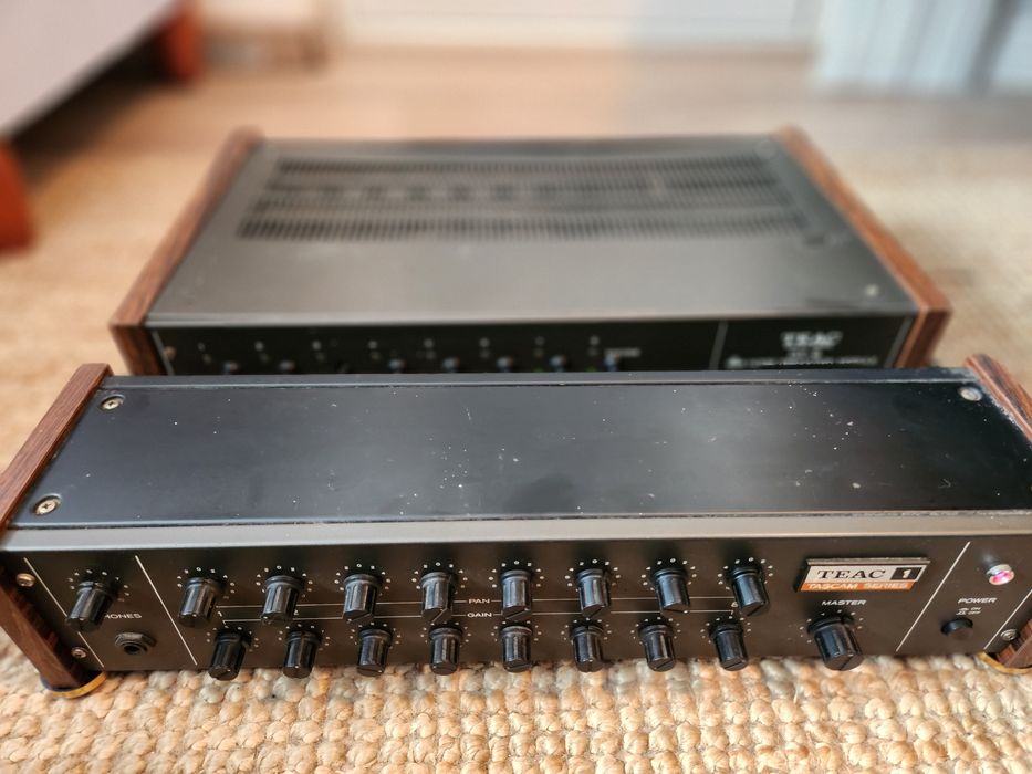 Teac 1 Teac DX8 mixer și procesor.