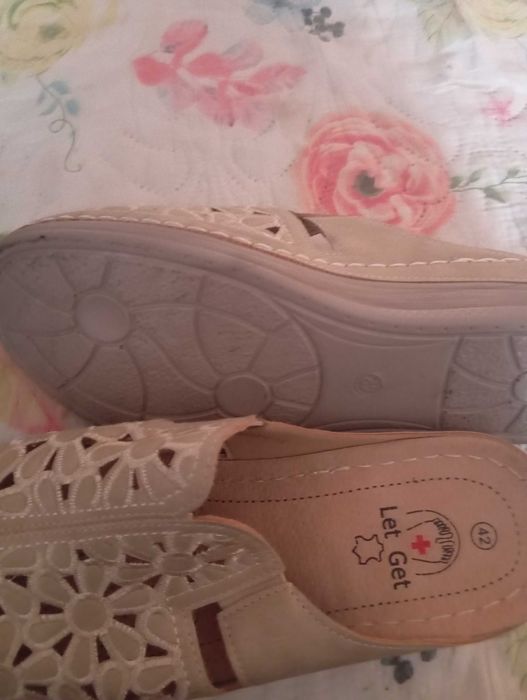 Продавам дамски чехли