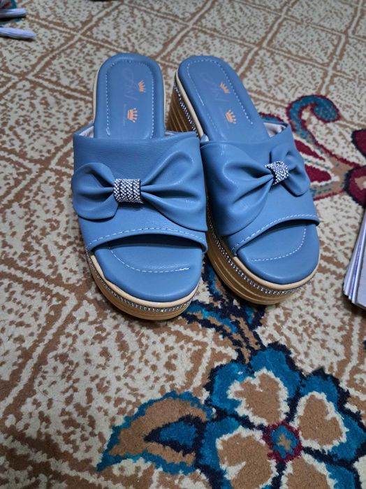 Ayollar oyoq kiyimi hohlovchilar uchun yangi