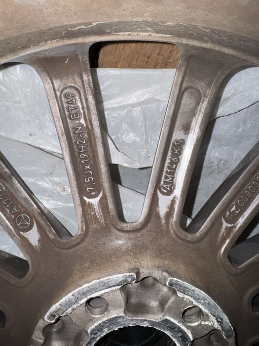 Jenti mercedes AMG R 19 originale cu tot cu cauciucuri semiuzate