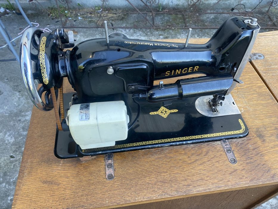 Masina de cusut Singer