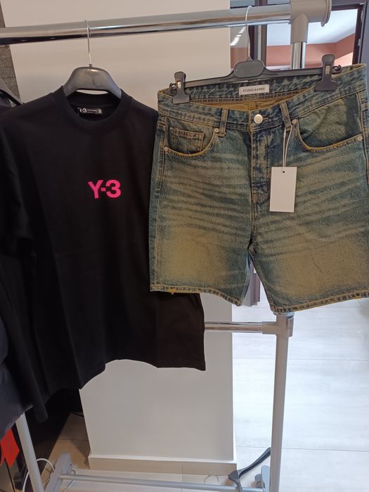 Compleu tricou și pantaloni scurți de blugi