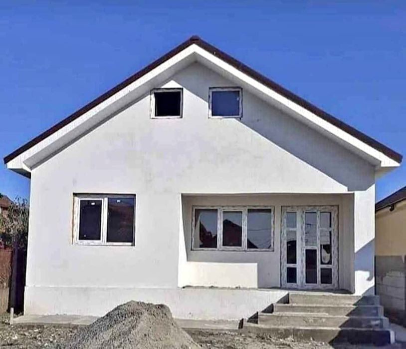 Vând casă pe structură metalică timp panouri sandwich