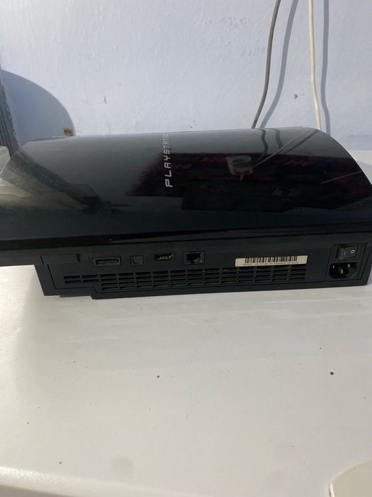 Vând Play Station 3 fat de piese
