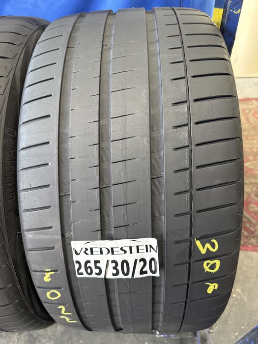 265/30/20 Vredestein