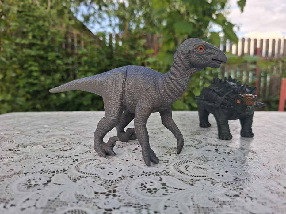 Figurine dinozauri