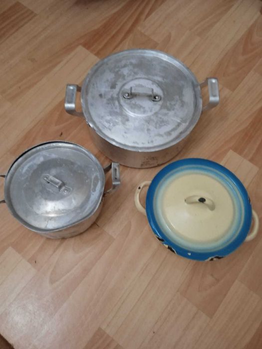кастрюли алюминиевые и эмалированная