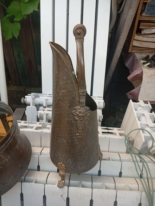 Vas din alama cu mâner