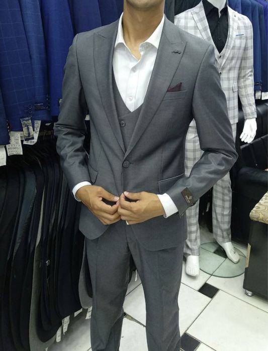 Костюм шим сотилади