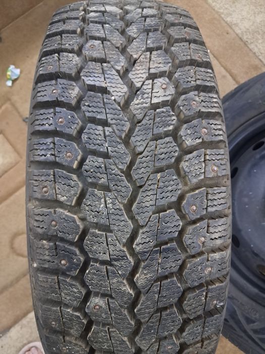 Продам шины на 16 зимние
