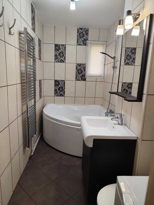 Apartament 3 camere, etaj 2/4, însorit, situat în Astra aproape de piață înconjurat de spații verzi