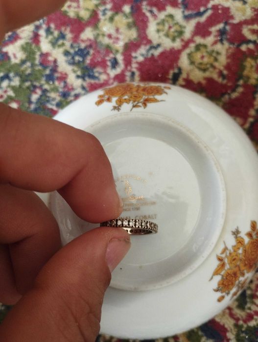 НАРХИ ТУШДИ Биллиант узук арзон нархга бераман