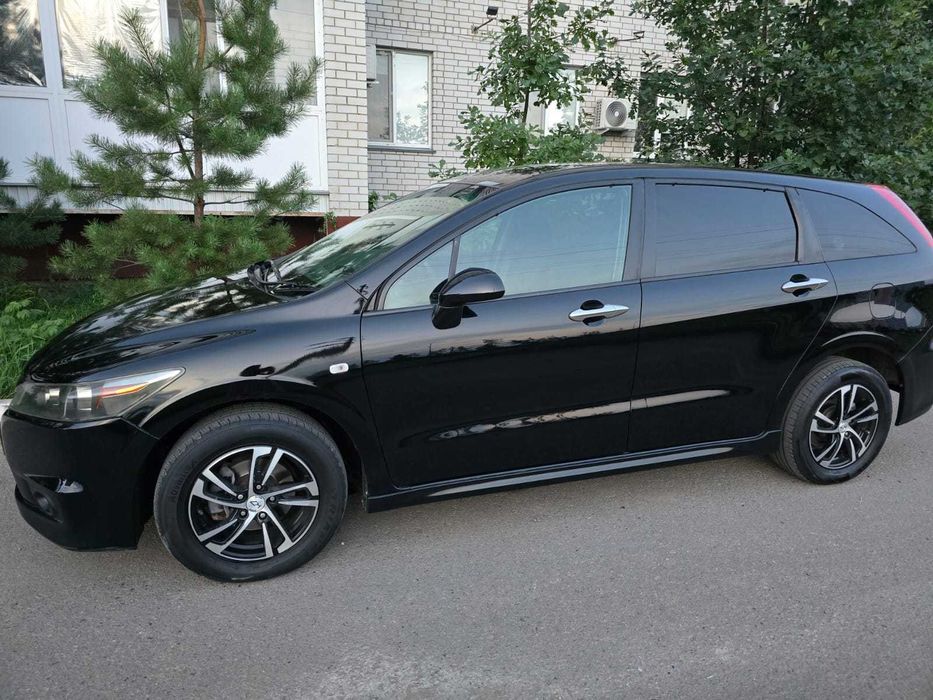 Honda Stream (Минивен 7 мест)