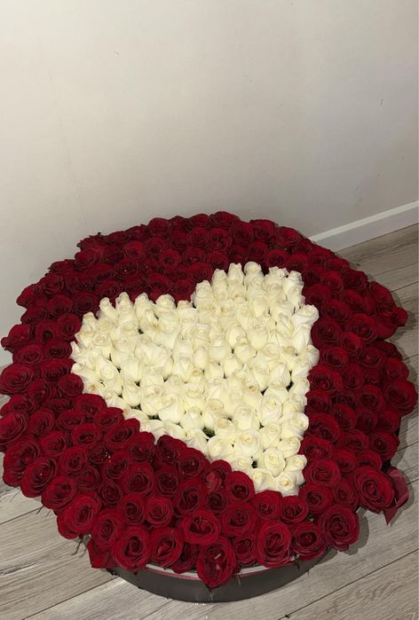 Продаю цветы 333шт роз