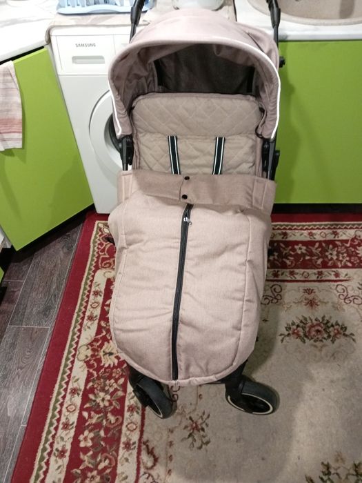 Коляска прогулочная