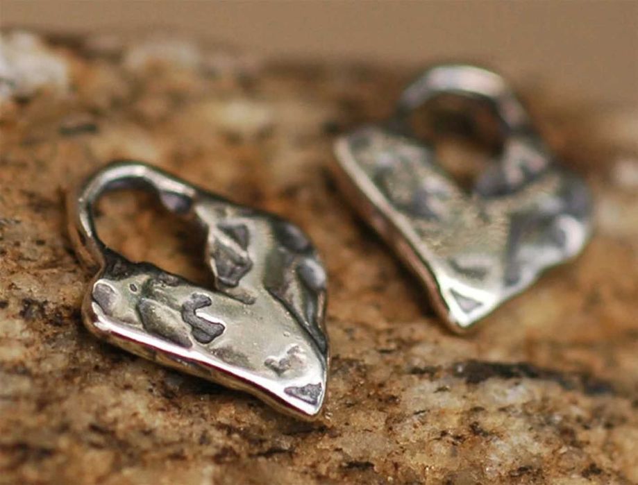 Сребърно бижу 925 – комплект от 2 медальона „Миниатюрно Сърце“.