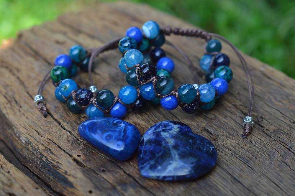 Синя гривна от естествени камъни