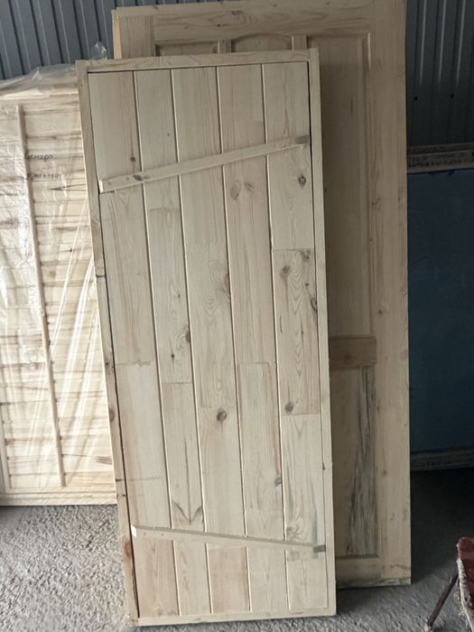 Двери деревянные