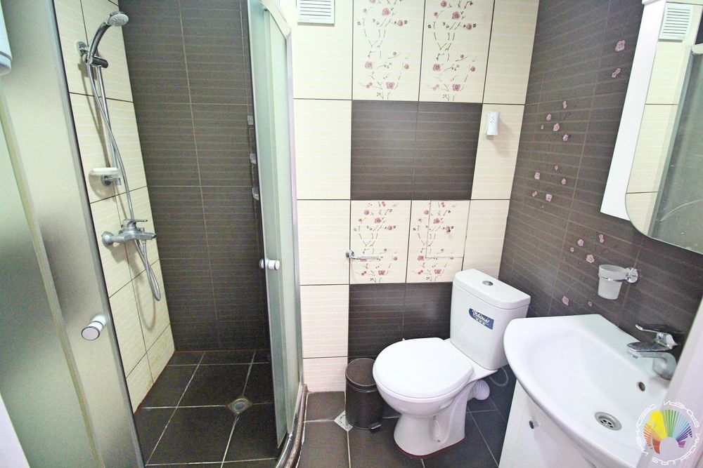 Дава се под наем Тристаен апартамент в Бургас, Братя Миладинови - 100 кв.м за 612 € - Снимка #6