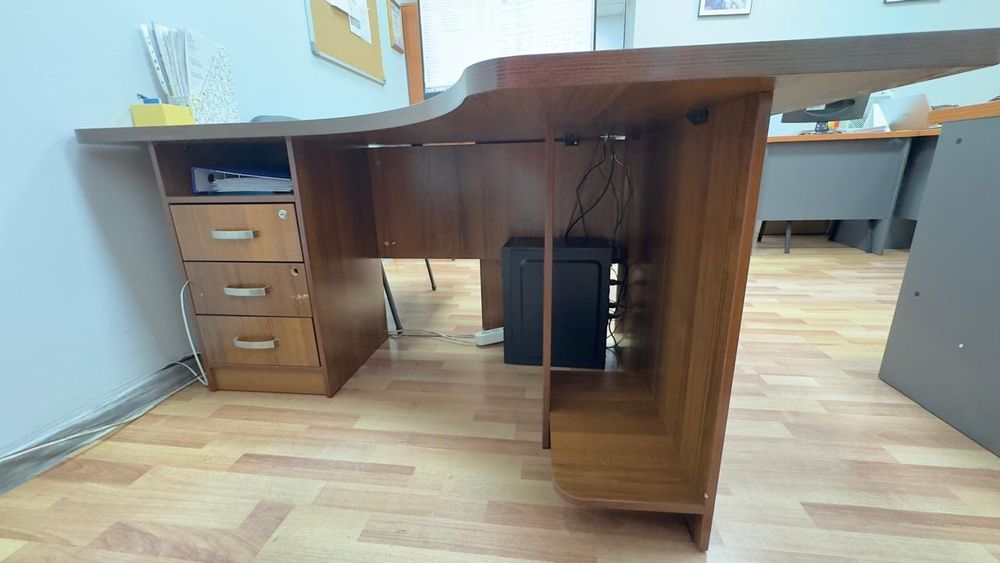 Стол офисный угловой с приставкой