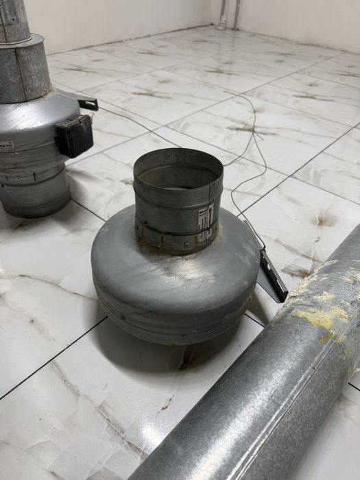 Вытяжка с мотором