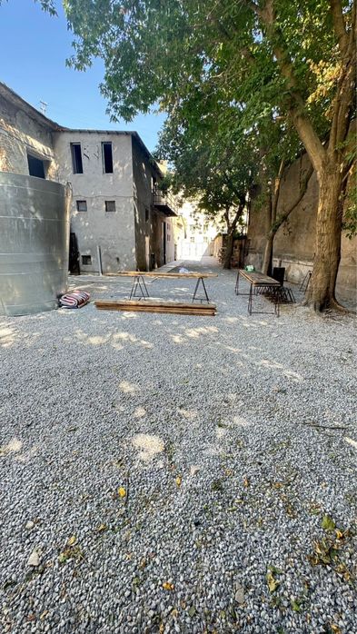 Улица Токаева 17 вдоль трассы