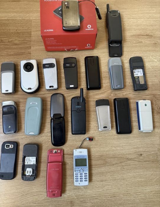 Стари телефони.