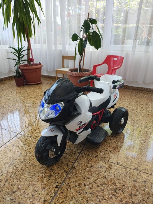 Vând motoreta HP2