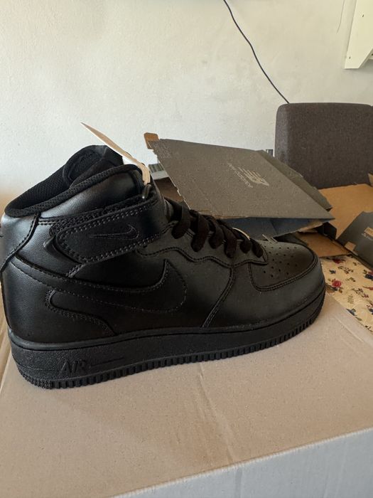 Adidasi Air force 1 mid