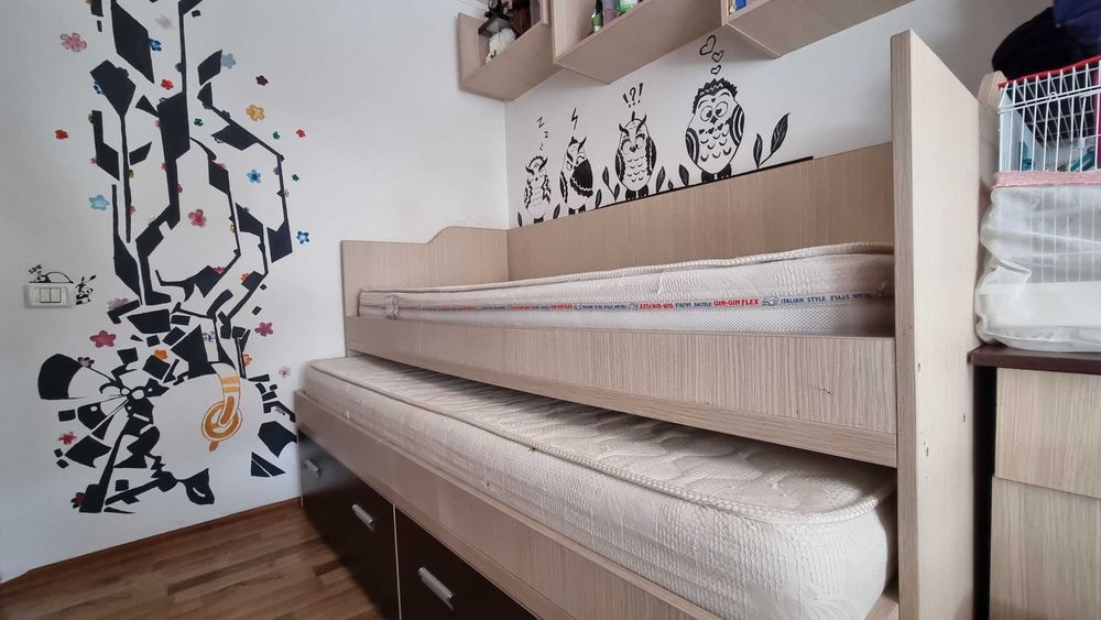 Vând pat suprapus cu saltele relaxa