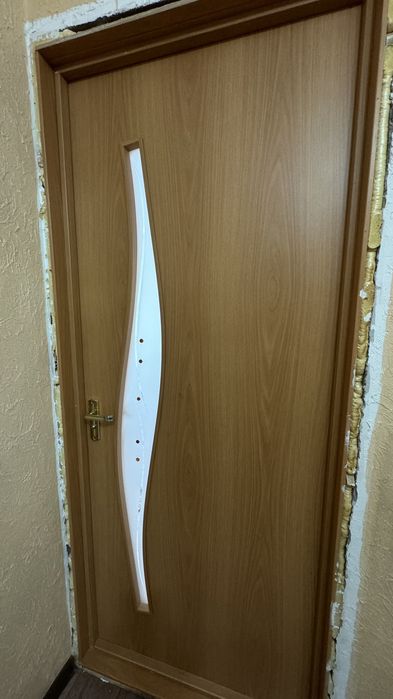 Продам межкомнатный дверь