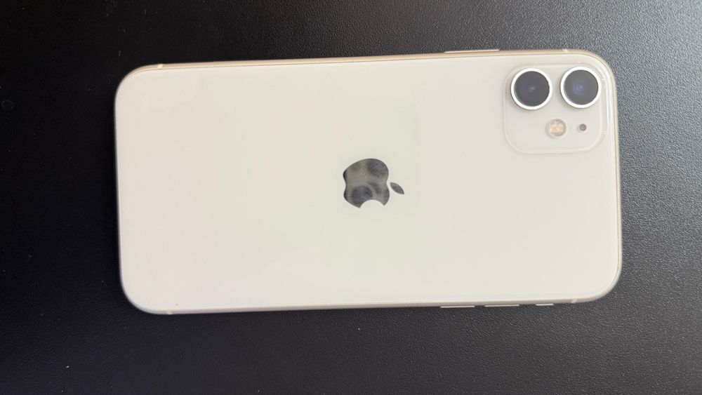 Айфон 11.