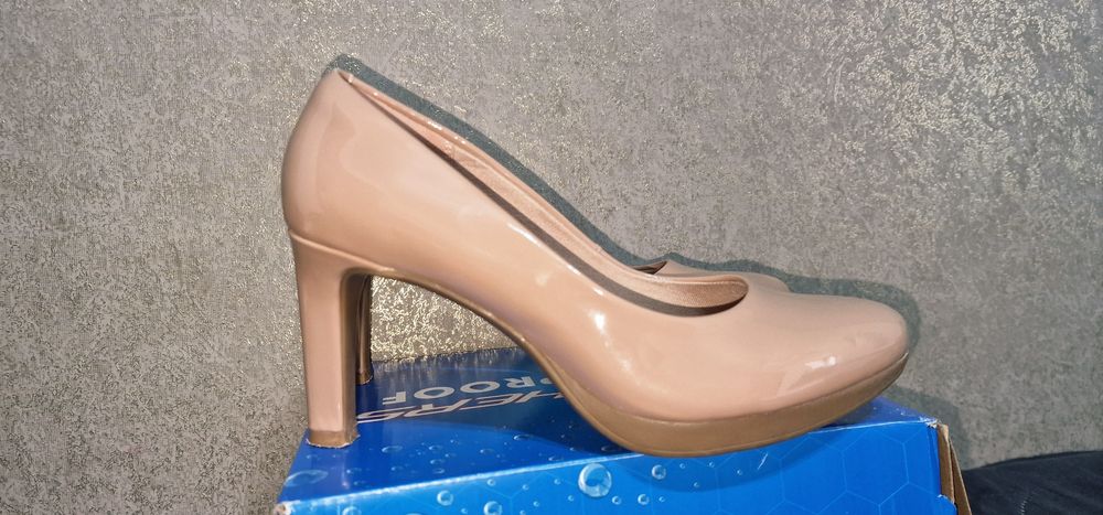 Pantofi Clarks din piele naturala