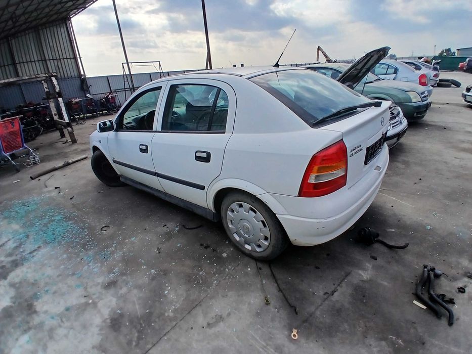 dezmembrez opel astra g
