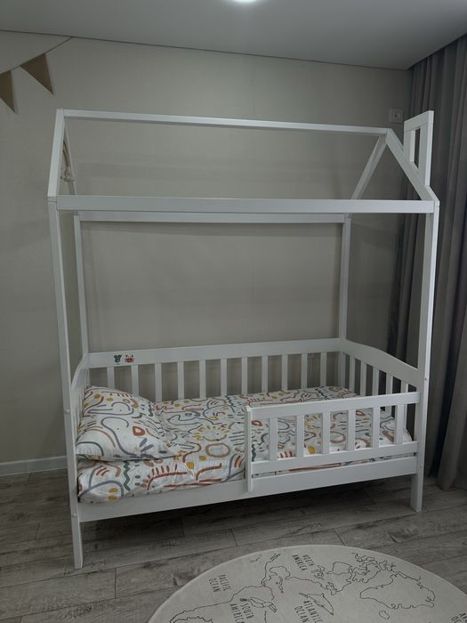 Продам кровать домик