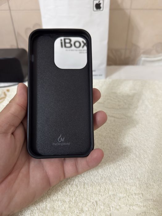 iPhone 15 Pro uchun ayollarga xos bejirim orginal chexol.  70 000 soʻm