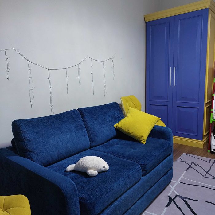 Диван-раскдадной и 2 стула