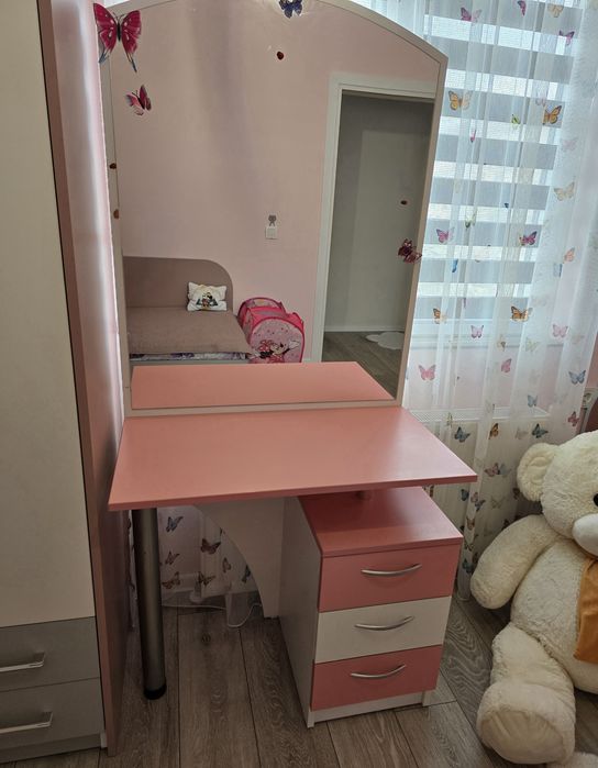 Дамска тоалетка/Гримьорна