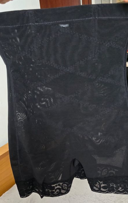 Vând lenjerie/pantaloni modelatori cu modelare puternica a abdomenului