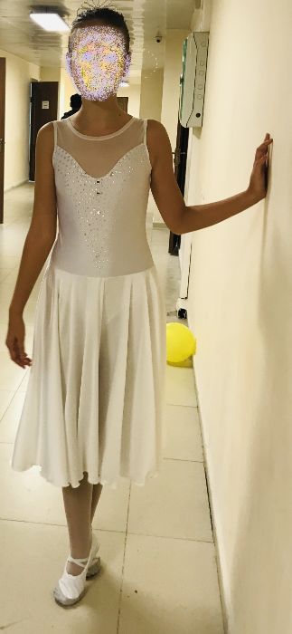 продам балетный костюм для выступления на 11-13 лет