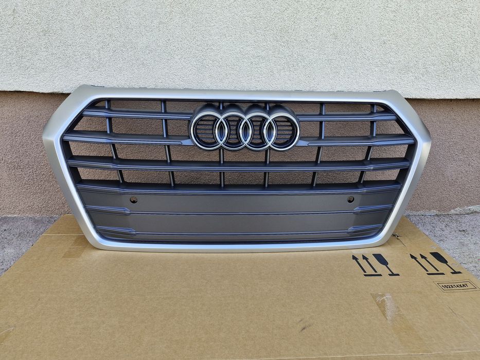 Grila centrala Audi Q5  NOUA  2016-2020