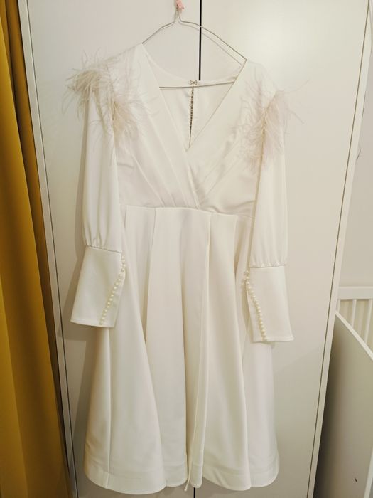 Vând rochita culoare ivory