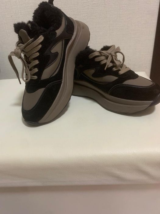 Зимние новые кроссовки