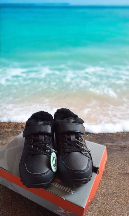 Продается зимние кроссовки