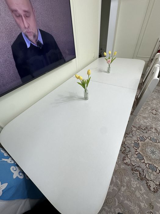 Овальный стол со стульями