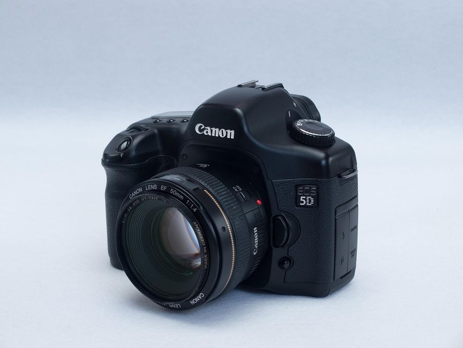 Срочно продам Canon 5D.